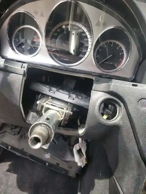 Mercedes-Benz car key replacement in LaSalle Ontario near Front Road